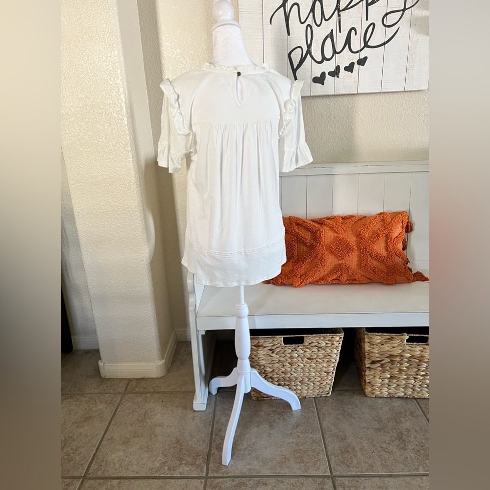 NWT - Maurices - White Cotton Blend Ruffle Blouse Crochet Stitching Puff Sle… - Picture 2 of 3